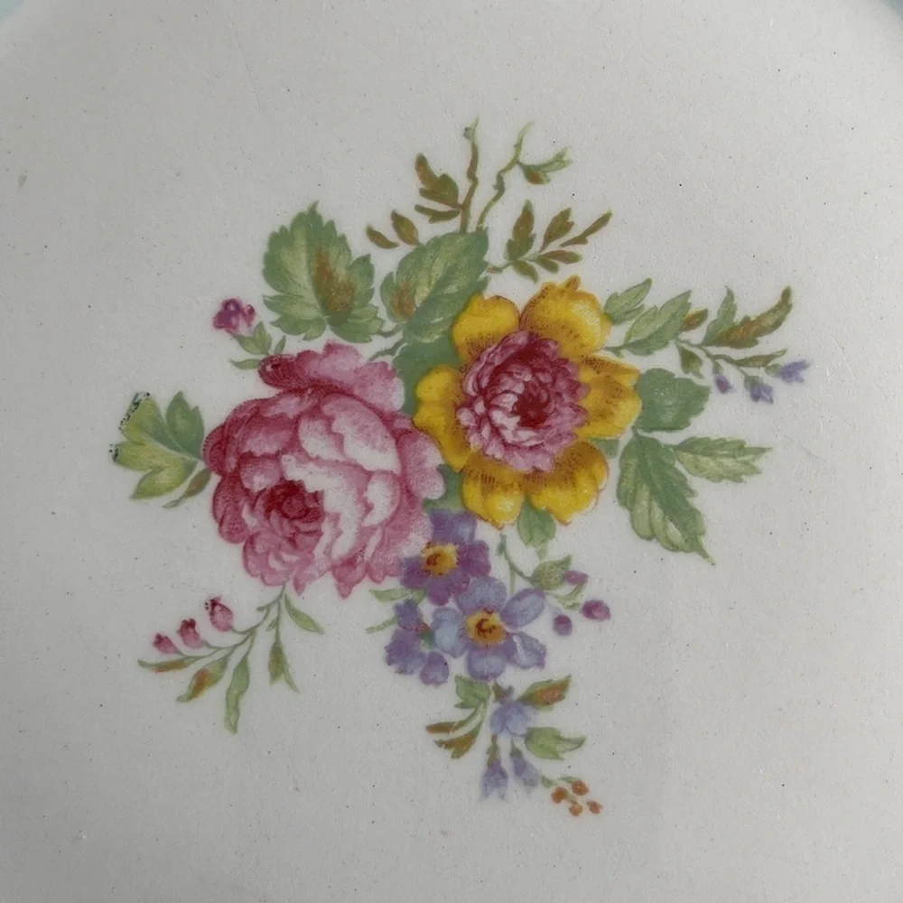 Vintage set Eggshell Nautilus 8” Square salad Plates Floral Bouquet Gold Trim.